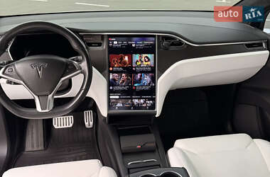 Позашляховик / Кросовер Tesla Model X 2017 в 