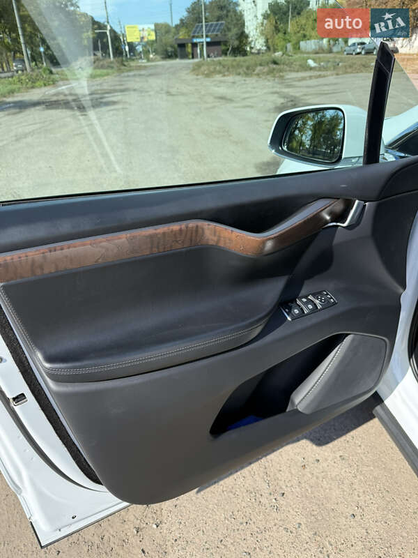 Внедорожник / Кроссовер Tesla Model X 2020 в Сумах