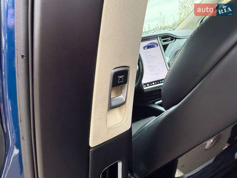 Внедорожник / Кроссовер Tesla Model X 2017 в Киеве