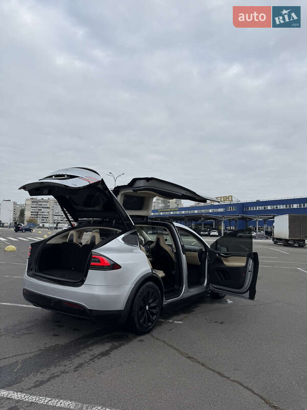 Внедорожник / Кроссовер Tesla Model X 2016 в Киеве