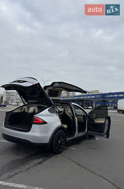 Позашляховик / Кросовер Tesla Model X 2016 в 