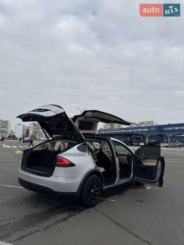Внедорожник / Кроссовер Tesla Model X 2016 в Киеве