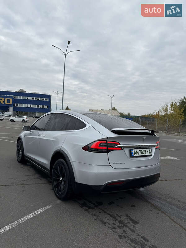Внедорожник / Кроссовер Tesla Model X 2016 в Киеве