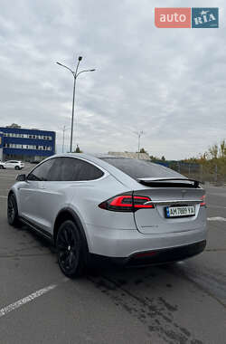 Позашляховик / Кросовер Tesla Model X 2016 в 