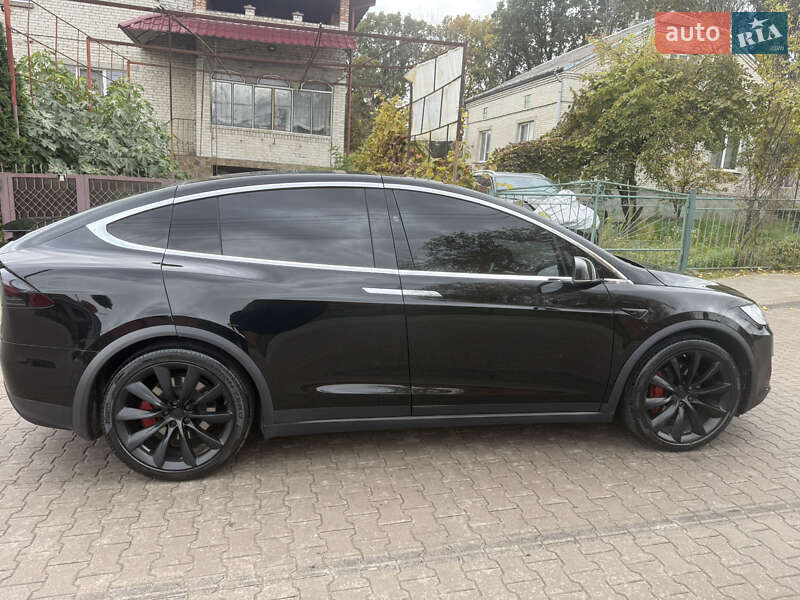 Позашляховик / Кросовер Tesla Model X 2019 в Львові