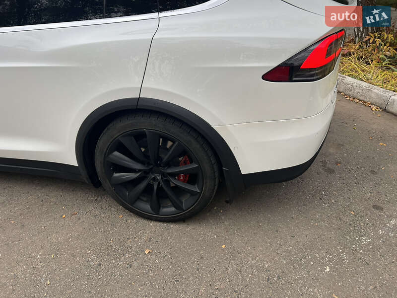 Позашляховик / Кросовер Tesla Model X 2016 в Харкові фото 8 Позашляховик / Кросовер Tesla Model X 2016 в Харкові