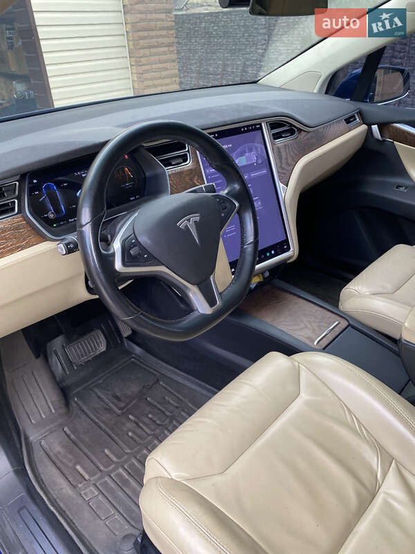 Позашляховик / Кросовер Tesla Model X 2017 в Кам'янському