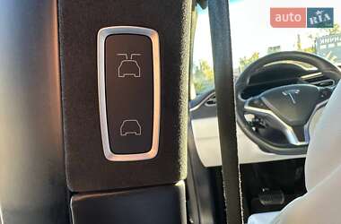 Позашляховик / Кросовер Tesla Model X 2017 в Львові