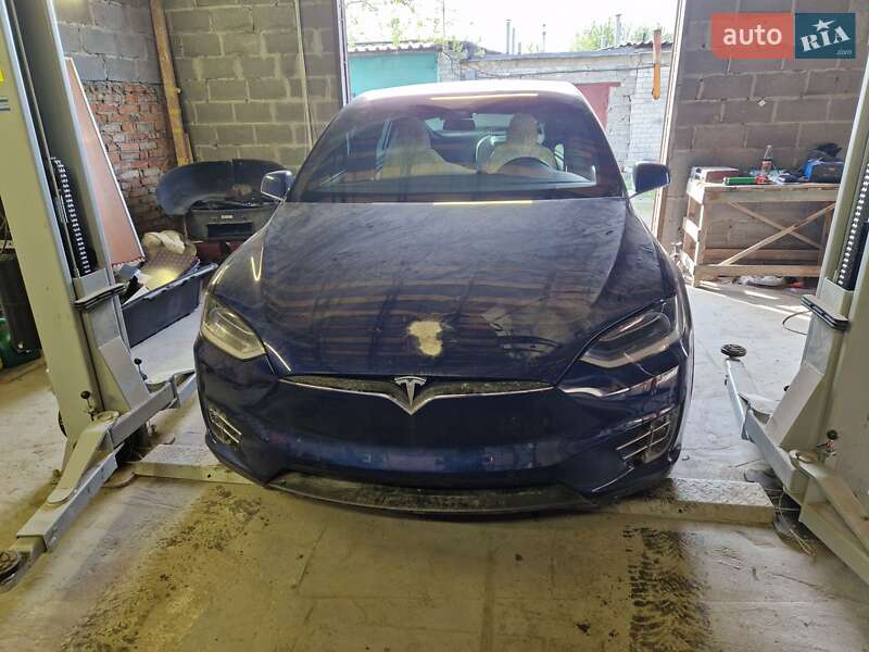Позашляховик / Кросовер Tesla Model X 2018 в Черкасах фото 4 Позашляховик / Кросовер Tesla Model X 2018 в Черкасах