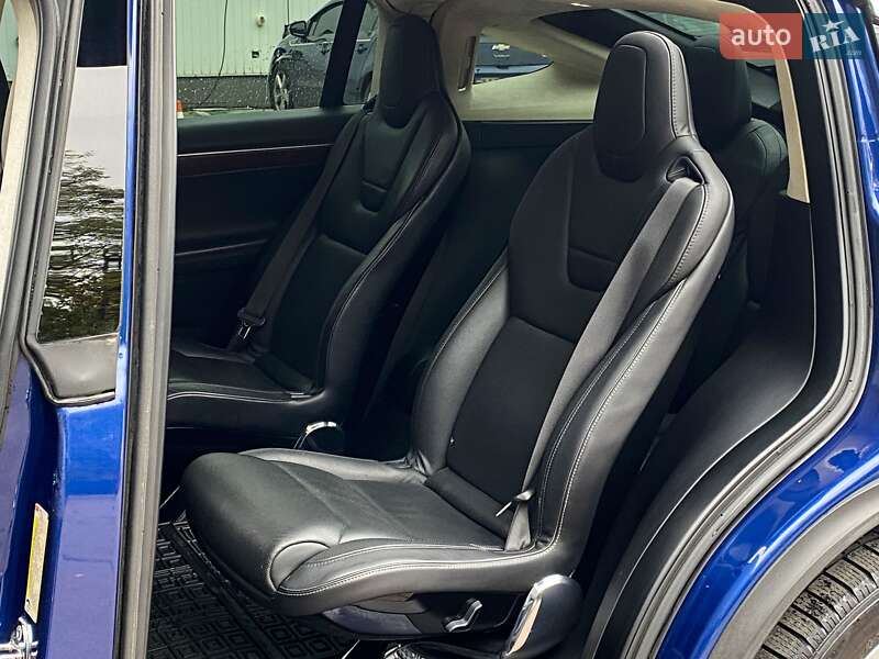 Позашляховик / Кросовер Tesla Model X 2016 в Києві