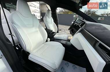 Позашляховик / Кросовер Tesla Model X 2016 в 