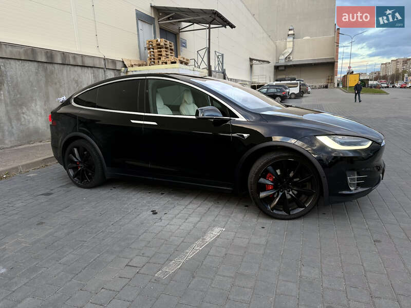 Позашляховик / Кросовер Tesla Model X 2017 в Львові