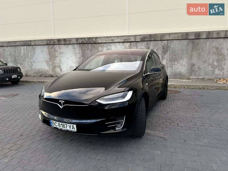 Позашляховик / Кросовер Tesla Model X 2017 в Львові