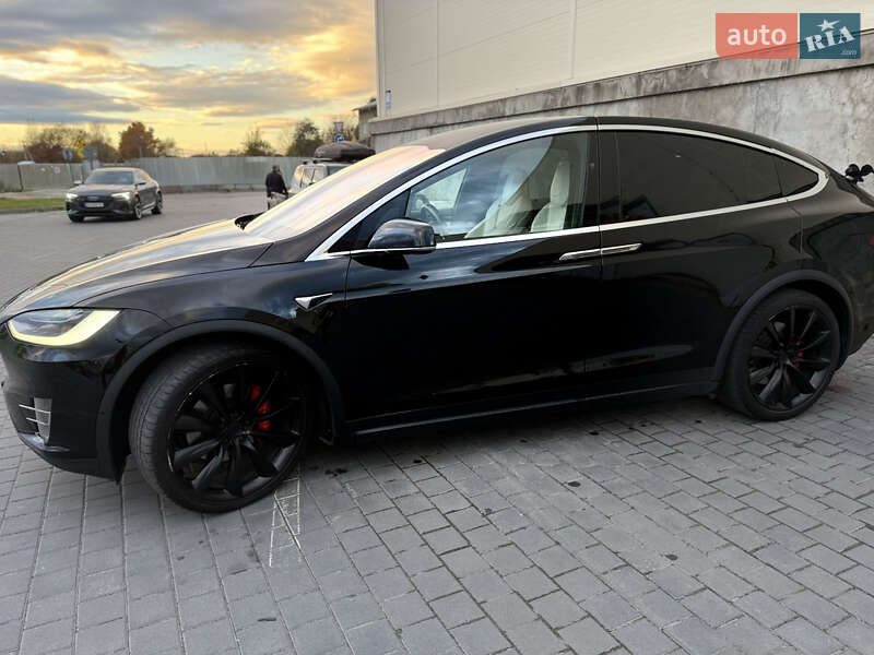 Позашляховик / Кросовер Tesla Model X 2017 в Львові