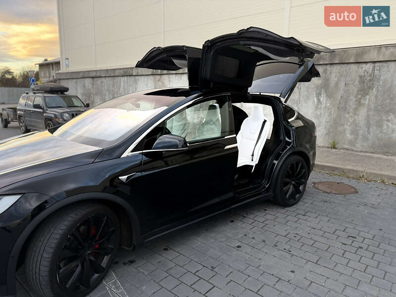 Позашляховик / Кросовер Tesla Model X 2017 в Львові