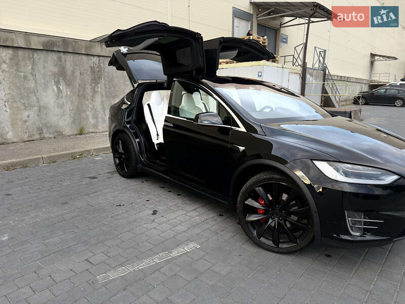 Позашляховик / Кросовер Tesla Model X 2017 в Львові