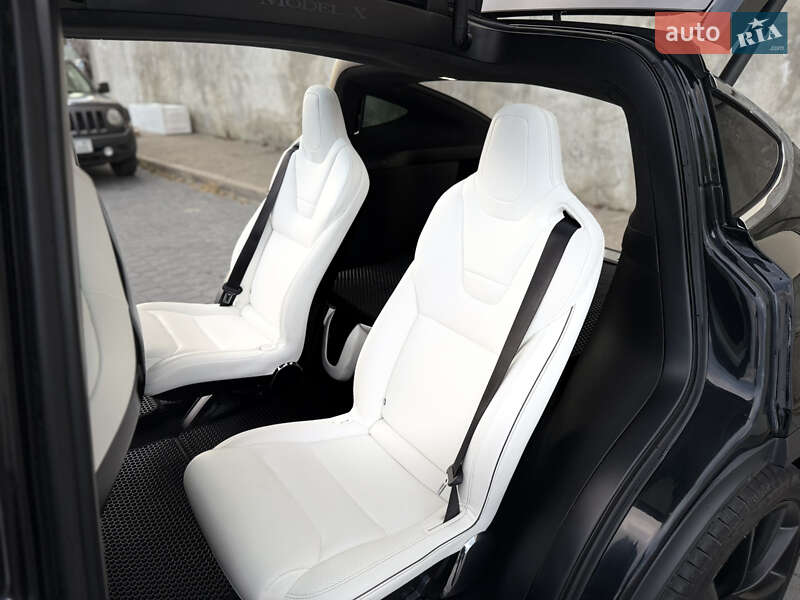 Позашляховик / Кросовер Tesla Model X 2017 в Львові