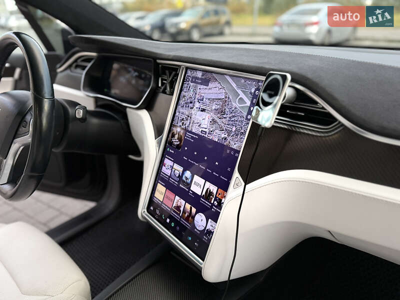 Позашляховик / Кросовер Tesla Model X 2017 в Львові