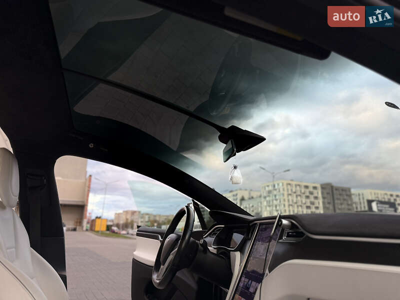 Позашляховик / Кросовер Tesla Model X 2017 в Львові