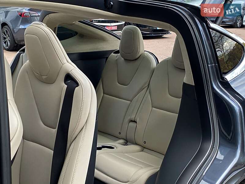 Позашляховик / Кросовер Tesla Model X 2017 в Києві