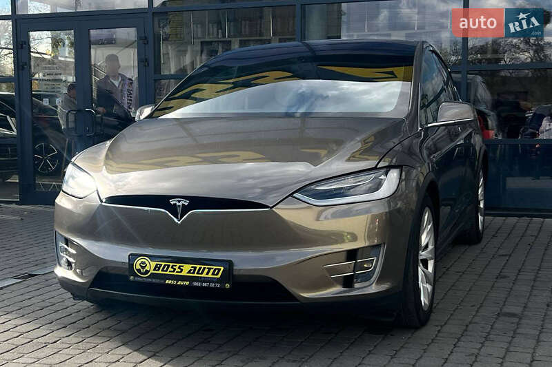 Позашляховик / Кросовер Tesla Model X 2016 в Івано-Франківську