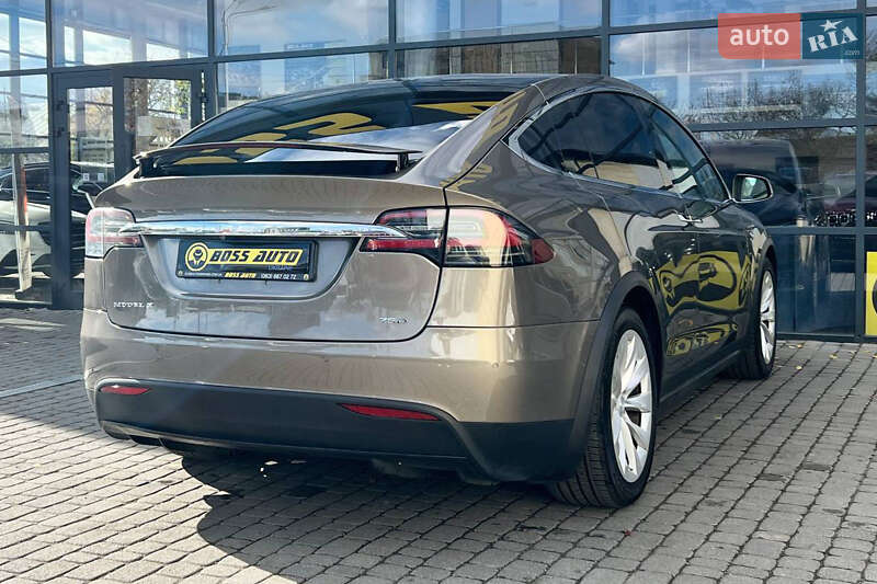 Позашляховик / Кросовер Tesla Model X 2016 в Івано-Франківську