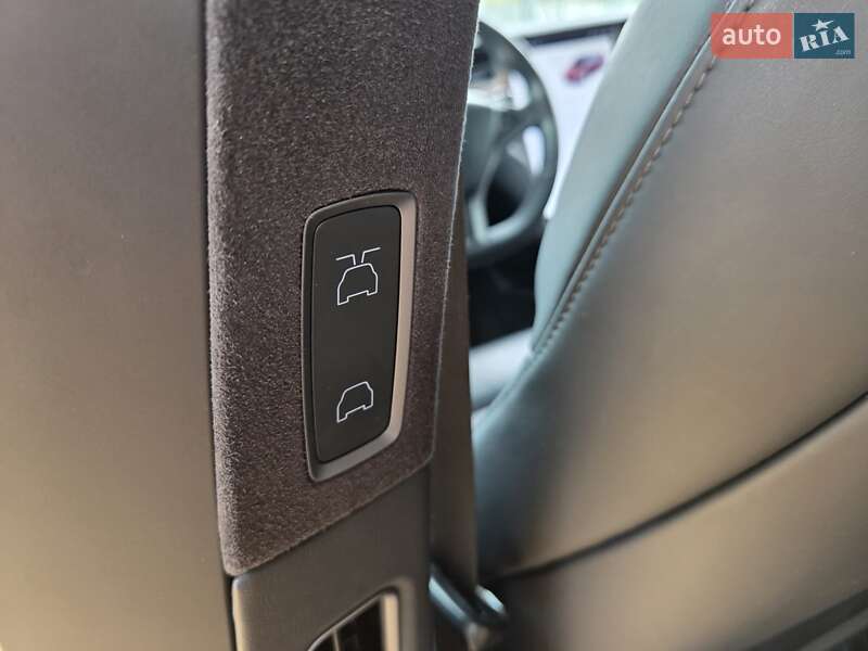 Позашляховик / Кросовер Tesla Model X 2019 в Дніпрі