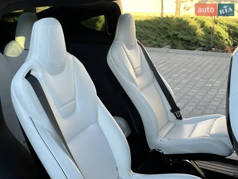 Tesla Model X 2016 VIN 5YJXCBE40GF021102 фото оголошення 43 з 107