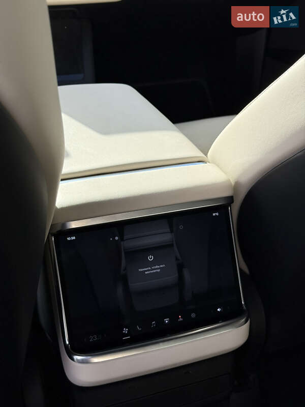 Позашляховик / Кросовер Tesla Model X 2022 в Новояворівську