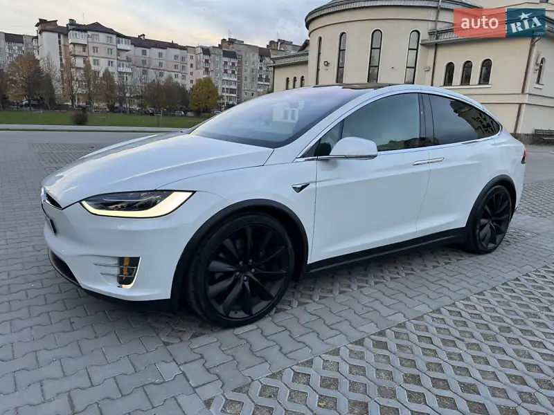 Tesla Model X 2019