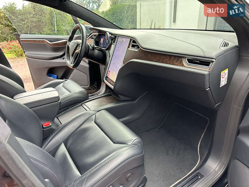 Внедорожник / Кроссовер Tesla Model X 2017 в Обухове