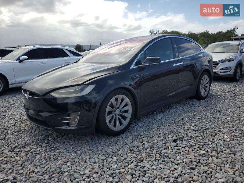 Позашляховик / Кросовер Tesla Model X 2017 в Івано-Франківську