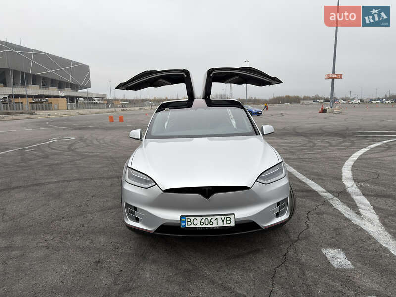 Позашляховик / Кросовер Tesla Model X 2017 в Львові