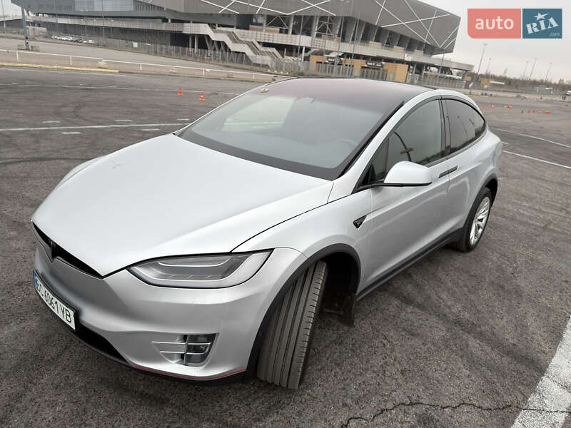 Позашляховик / Кросовер Tesla Model X 2017 в Львові