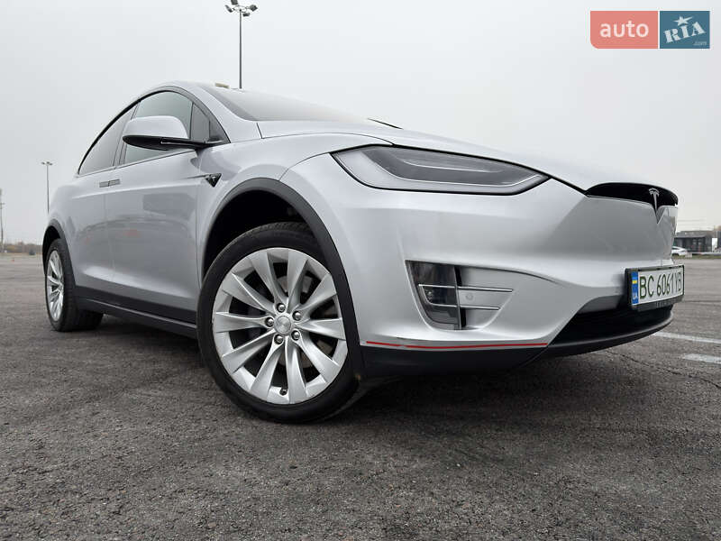 Позашляховик / Кросовер Tesla Model X 2017 в Львові