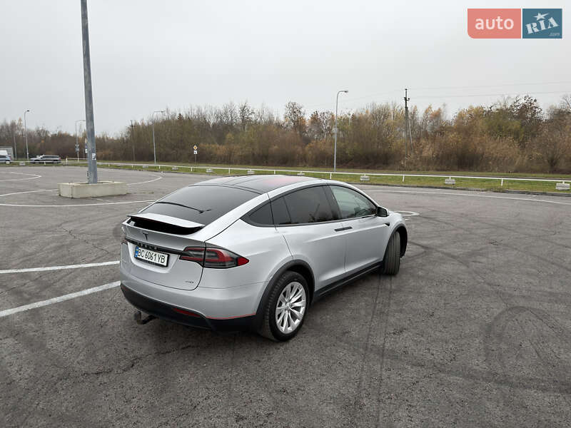 Позашляховик / Кросовер Tesla Model X 2017 в Львові