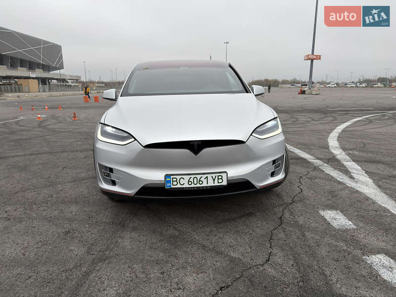 Позашляховик / Кросовер Tesla Model X 2017 в Львові