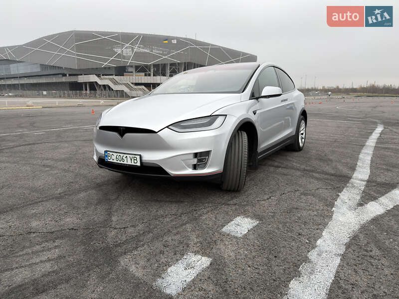 Позашляховик / Кросовер Tesla Model X 2017 в Львові