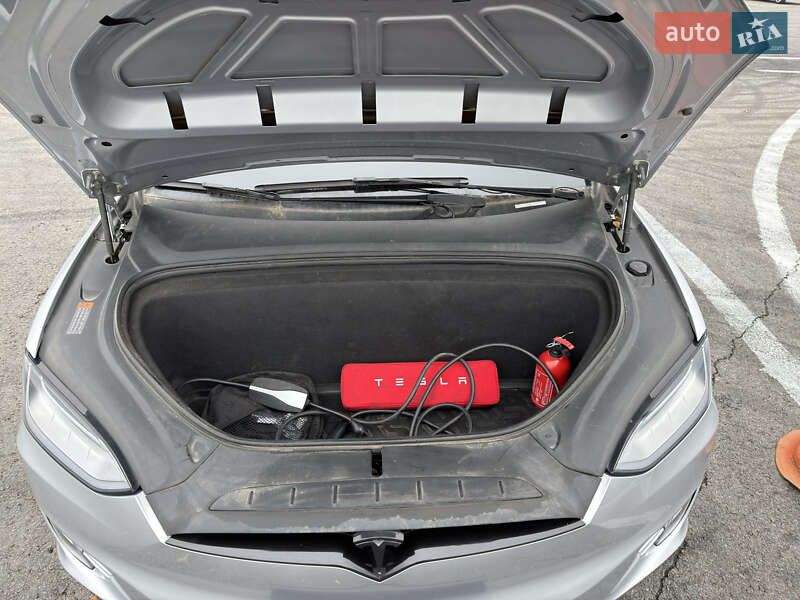 Позашляховик / Кросовер Tesla Model X 2017 в Львові