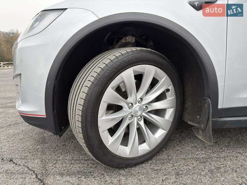 Позашляховик / Кросовер Tesla Model X 2017 в Львові