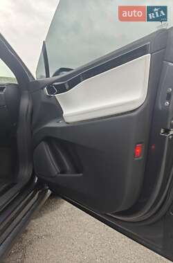 Внедорожник / Кроссовер Tesla Model X 2018 в Киеве