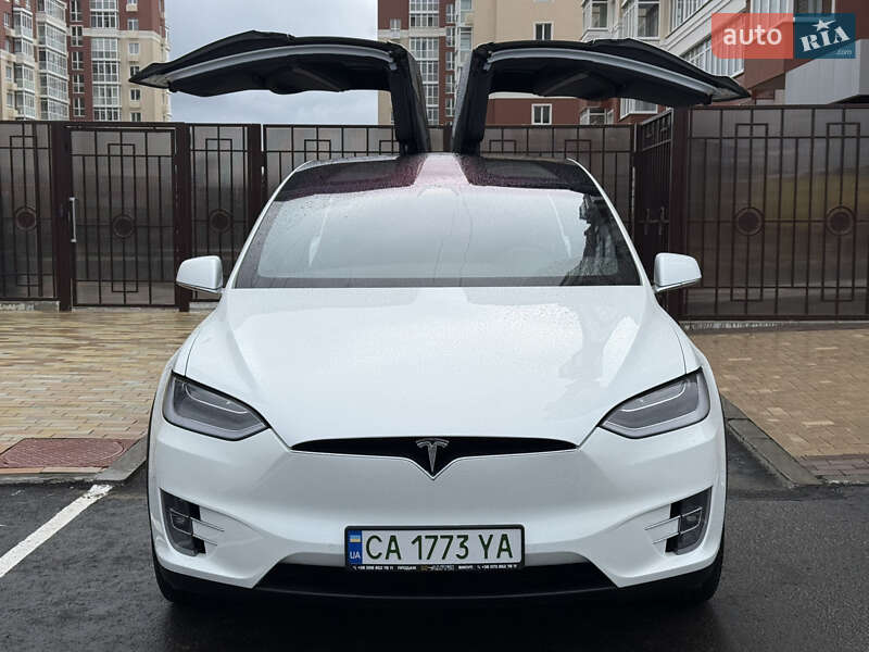 Позашляховик / Кросовер Tesla Model X 2019 в Умані