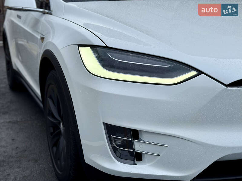 Позашляховик / Кросовер Tesla Model X 2019 в Умані
