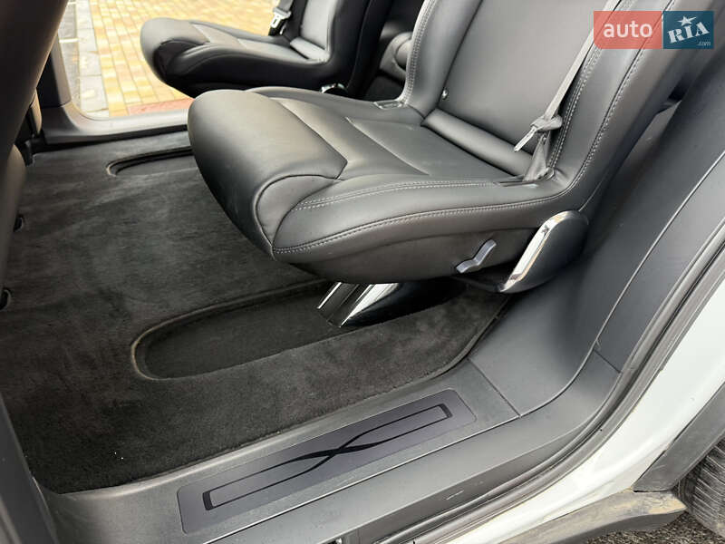 Позашляховик / Кросовер Tesla Model X 2019 в Умані