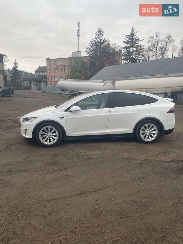 Внедорожник / Кроссовер Tesla Model X 2017 в Черновцах