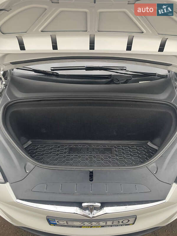 Внедорожник / Кроссовер Tesla Model X 2017 в Черновцах