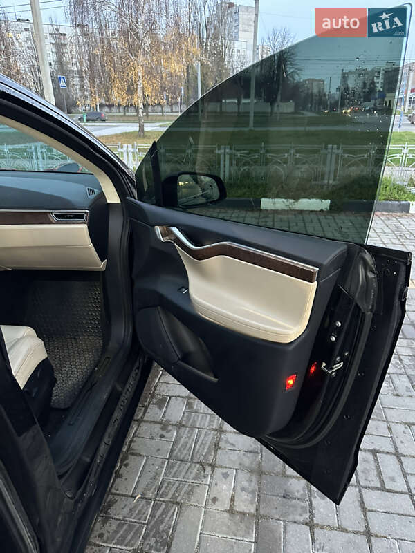 Позашляховик / Кросовер Tesla Model X 2017 в Харкові