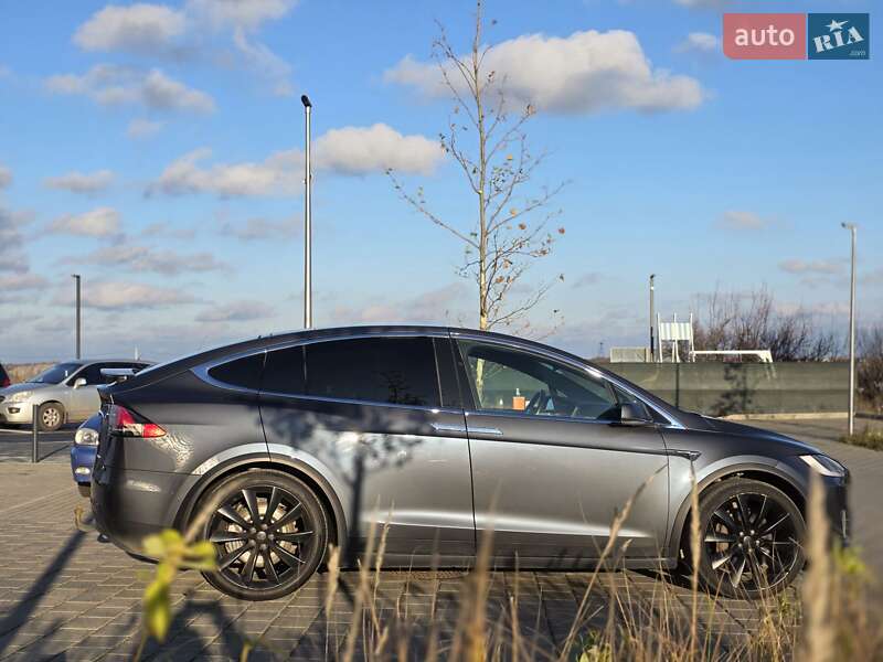 Позашляховик / Кросовер Tesla Model X 2018 в Рівному