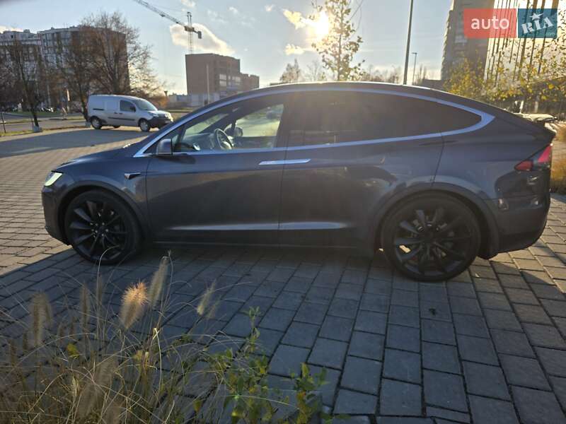 Позашляховик / Кросовер Tesla Model X 2018 в Рівному