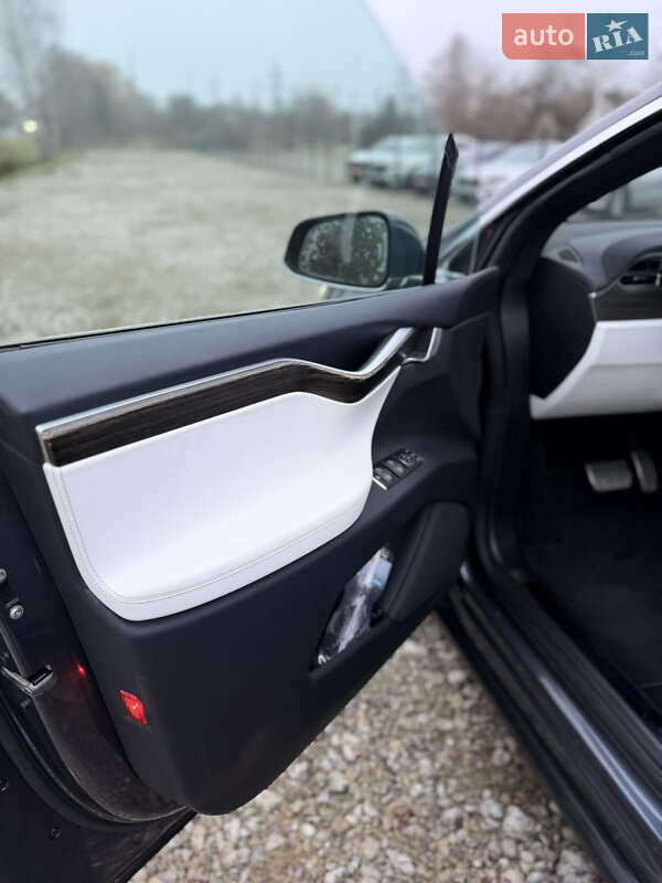 Позашляховик / Кросовер Tesla Model X 2016 в Львові фото 8 Позашляховик / Кросовер Tesla Model X 2016 в Львові